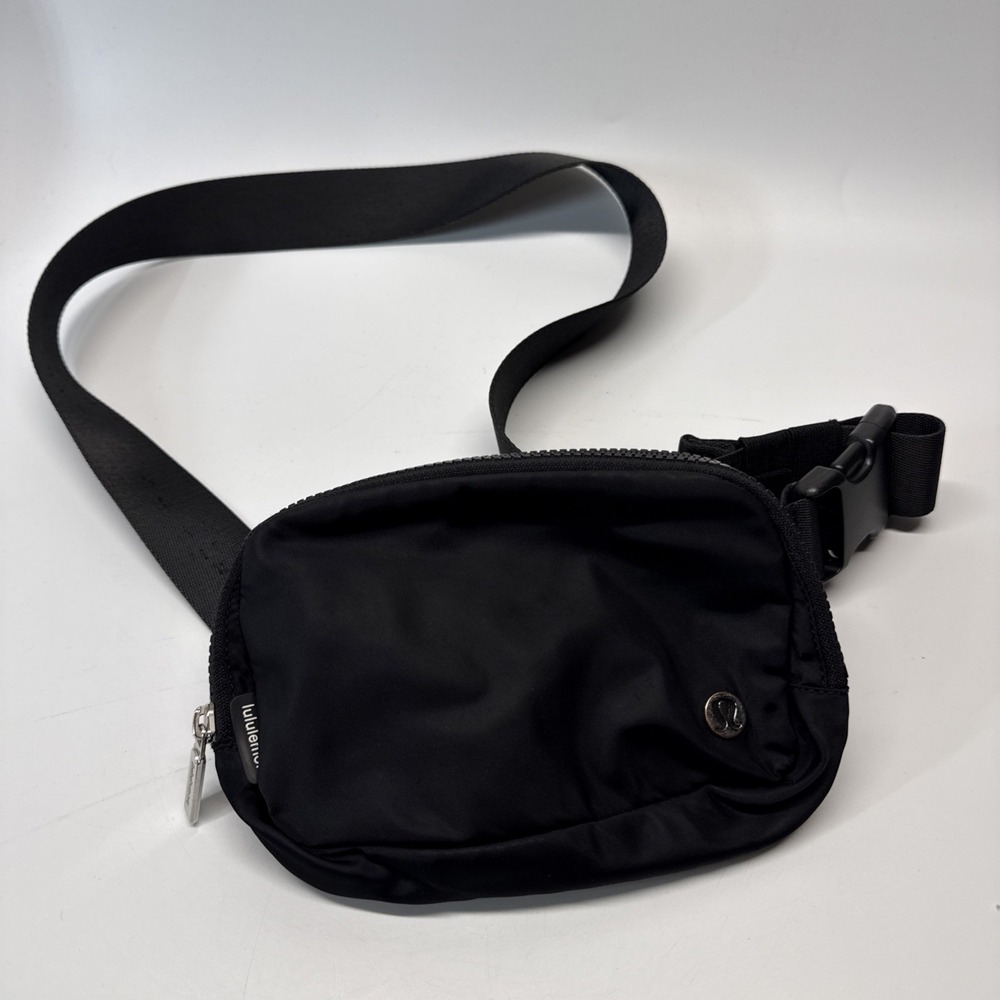 Lululemon Everywhere Belt Bag Black Unisex Crossbody Waist Fanny Pack READ